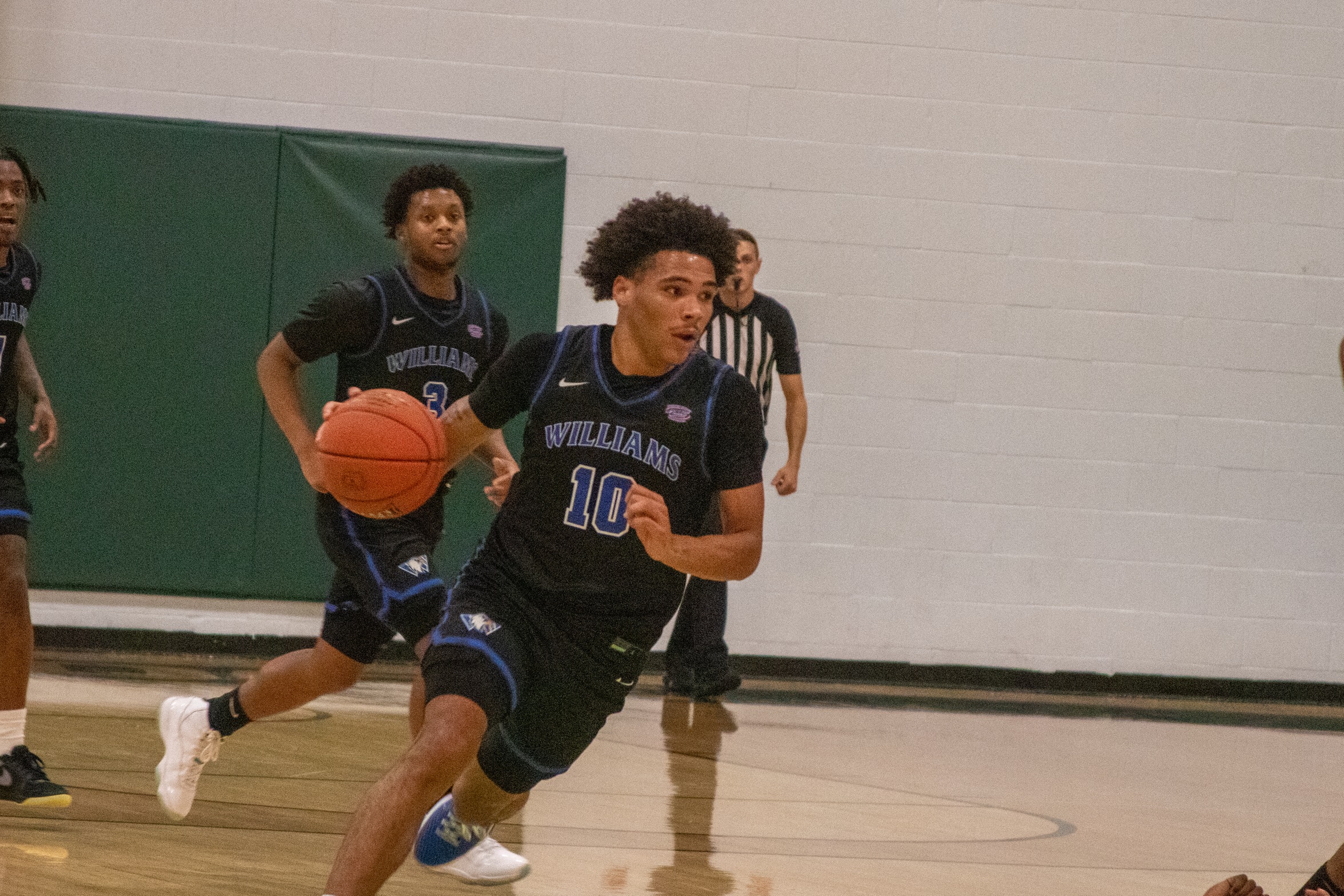 Eagles Drop Regular Season Finale to Trojans